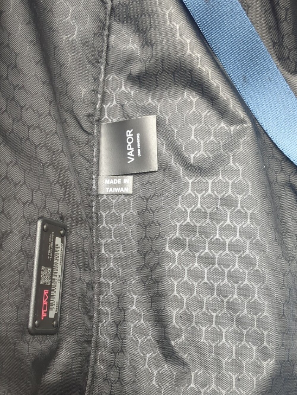 TUMI Hardshell Carry-On 22" Roller in Metallic Navy Blue/Black - Picture 10 of 11
